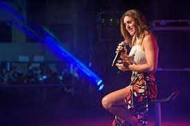 Soledad la sole pastorutti (born october 12, 1980 in arequito, santa fe) is an argentine folk singer, who brought the genre to the younger generations at the end of the 20th century, and the beginning of the 21st. Soledad Pastorutti Show En Streaming Espectaculos Ansa Latina