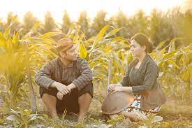 Selain mas pur prewedding 6 seleb ini juga gunakan busana jawa 5 inspirasi baju pengantin adat jawa hijab modern ini sangat cantik via beautynesia.id. Keren Prewedding Di Sawah Adat Jawa Gallery Pre Wedding