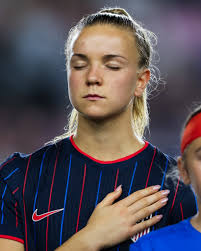 Valuable minutes in the stars & stripes 🙂‍↕️ Claire logs another full  #USWNT match to wrap up 2025 in her 9th start and 11th cap 👏