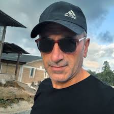 Türkiye, bölgesinde yaşanan tüm kriz ve çalkantılara rağmen istikrarını  korumakta, ekonomik ve siyasi gücünü arttırmaktadır.