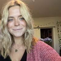 Sarah Chesser's Instagram, Twitter & Facebook