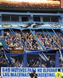 🇦🇷 “649 motivos para no olvidarte. Las Malvinas son argentinas” 🏟️Ayer,  en el partido contra Peñarol la hinchada de Vélez recordó a los héroes de  Malvinas en un nuevo aniversario de la