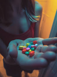 Sangrando no banheiro da balada: o efeito devastador da cetamina