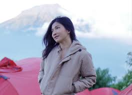 Potret Chatimeh si Istri Virtual Naik Gunung Sindoro, Idaman Para Petualang  | News+ on RCTI+