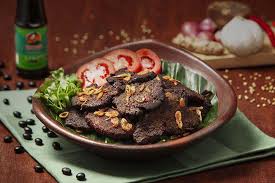 Daging sapi • air • bawang putih halus* • bawang merah halus* • laja halus* • pala bubuk* • gula merah • ketumbar bubuk*. Resep Gepuk Sapi Serundeng Khas Yang Gurih Dan Enak