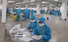 Tại bệnh viện bệnh nhiệt đới, bệnh nhân được các bác sĩ khẩn trương đặt nội khí quản thở máy, hồi sức tích cực. Xoxrqpwrgh55km