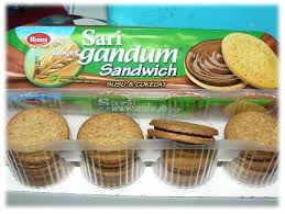 Roti gandum biasanya digunakan sebagai pelengkap nutrisi ketika menjalankan program diet sehat. Kemasan Sari Gandum Sandwich Coklat Khalisa S Page