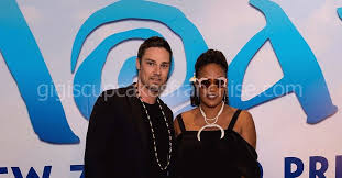Julian's girlfriend is mariana ordosgoitia, they also have a child together, antonia. Die Unerklarliche Wahrheit Von Jay Ryan S Freundin Dianna Fuemana Schauspieler