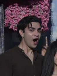 Aaron Mercury Y Emma Myers