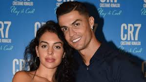 As of 2021, georgina rodriguez is dating cristiano ronaldo. Cristiano Ronaldo Y Georgina Rodriguez Financian El Tratamiento De Un Nino Con Cancer