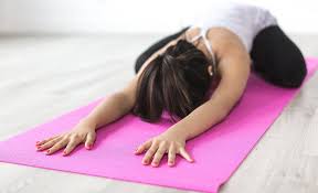 Let your stomach fall towards the floor (increasing the arch in your low back) and allow your shoulder blades to fall together (move towards the spine). Yoga Asana For Back Pain Cat Cow Pose Benefits In Lower Backache