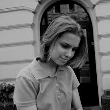 Дарья мельникова — молодая российская актриса театра и кино, которая получила популярность благодаря своей роли в комедийном семейном сериале «папины дочки». Darya Melnikova Damelnikova Twitter