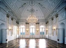 Die würzburger residenz am rande der würzburger innenstadt,. Tourismus Unterwegs Unter Kronleuchtern Bayernkurier