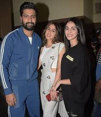 Vicky Kaushal Sara Ali Khan And Ananya Pandya Pose For An Pic At The Screening Of The Movie Son Chiraiya Sara Ali Khan Bollywood Celebrities Bollywood Images