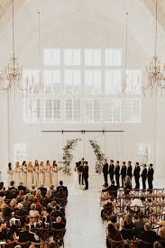 White Sparrow Barn Wedding In Dallas Tx Thomas Sarah Meg Amorette Photography White Sparrow Barn Barn Wedding Modern Wedding Venue