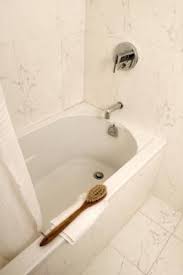 How To Clean A Moldy Bath Mat Plastic Bathtub Clean Bathtub Tub Cleaner