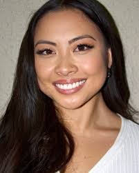 Jill Benitez's Instagram, Twitter & Facebook