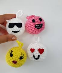 Amigurumi Rengarenk Anahtarlik Orgu Tarifleri En Iyi 25 Orgu Modelleri Emoji Tig Desenleri Orme Bebekler