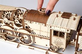 V Express Steam Train With Tender Mechanical Model Kit Steam Trains Train Train Kit