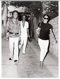 The femininity is the traditional feature that has inspired and still. Jackie Kennedy And The Italian Fashion Designer Valentino In Capri 1970 Oldschoolcool