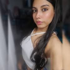 Yaya le confiesa a Karina García que es amiga de la exnovia de Marlon, y  que por eso le hacía fuerza para que eligiera a Mateo y no al modelo.  Karina y