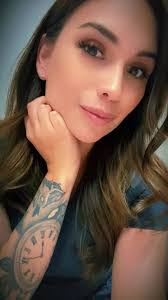 Mary Alvear's Instagram, Twitter & Facebook