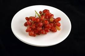 A 4.4 serving of red or green european grapes has approximately 87 calories in; A Series On What 200 Calories Looks Like Grapes 200calories 200 Calories Food Different Recipes