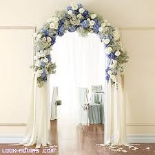 The arch spans 12 m at a height of 18 m above ground and consists of limestone. Arcos De Flores Para Tu Boda Look Novias