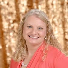 Leann Lang's Instagram, Twitter & Facebook