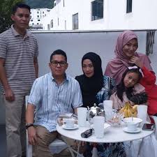 Public figure @sambal_umieaida @manisah_by_umie_aida shop.bizapp.my/manisah. Cerita Dengan Umie Aida Adalah Titik Hitam Dalam Hidup Erra Fazira Satkoba Press