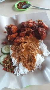 Seperti biasa anwar hadi akan mencuba serta menilai hidangan. Waktu Nasi Kak Wok Abe Pendi Jurumudi Gelang Patah Facebook