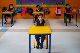 Como se sabe, en marzo, el primer mes del año escolar 2021, todas las instituciones educativas o programas educativos ofrecerán el servicio educativo a distancia hasta que el minedu disponga el inicio del retorno a clases con algún. El Analisis De Las Clases Presenciales Y El Acceso A Las Armas En Estados Unidos Duna 89 7 Duna 89 7