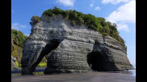 This part of the hike is quite easy, but when we approach the summit, we need to connect to safety lines to fulfil security measures on the mountain. Elephant Rock Living A Kiwi Life Ep 27 Youtube