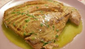 Come fare il tonno in padella con limone. Ricetta Filetto Di Tonno Arrosto Con Salsa Al Vino Bianco Le Ricette Di Buonissimo