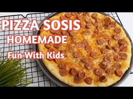 Jangan khawatir karena kamu bisa membuatnya memakai teflon! Cara Membuat Pizza Homemade Oven Topping Sosis Keju Mozarella Youtube Pizza Buatan Sendiri Sosis Pizza Keju