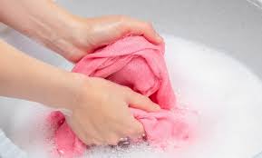 Một số cách giúp bảo quản quần áo vào ngày mưa - 24h Xinh Đẹp