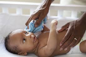 It is important to keep babies safe and cozy, especially during their first few months, and once the baby is in the bath, you won't be able to leave him or her for even a moment, so it's important to set out everything you need before you begin. How To Bathe A Newborn Step Wise Guide Pampers Ae