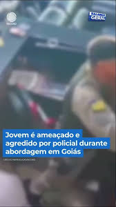 Jovem é ameaçado e agredido por policial durante abordagem em Goiás #shorts #balançogeral