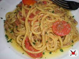Pasta fatta in casa con sugo di carne di asino. Bigoli Con Le Sarde Di Lago Ricetta Primi Piatti Con Pesce