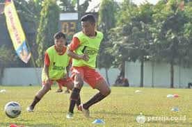 In the transfer market, the current estimated value of the player syahrian abimanyu is 185 000 €, which exceeds the weighted average. Resmi Syahrian Abimanyu Dan Persija Fans One Blood Facebook