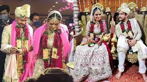 Watch aditya narayan making fun of wife shweta agarwal first day in kitchen company: Aditya Narayan Ties The Knot See Photos Entertainment News The Indian Express