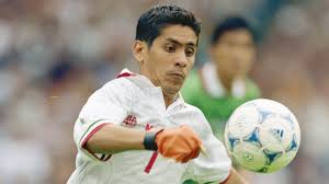 Corea del sur abandonó el contragolpe luego de ponerse en desventaja y se lanzó al frente. Capricho De Jorge Campos Casi Lo Deja Fuera De Su Debut En Francia 98