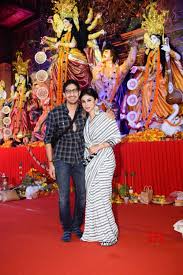 Mumbai North Bombay Sarbojanin Durga Puja Pandal Mouni Roy And Ayan Mukerji Gallery Social News Xyz Mouni roy confirms dating brahmastra director ayan mukerji!! north bombay sarbojanin durga puja