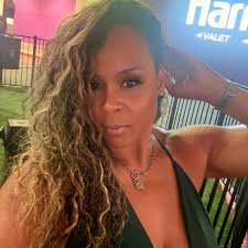 Wig install and hair stylist in LA?