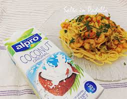 Aggiungete qualche grano di pepe nero e il succo di lime. Linguine Al Latte Di Cocco Fiori Di Zucca E Gamberi