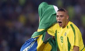 Último título do brasil teve ronaldo fez toda a sua carreira no palmeiras e chegou à seleção como homem de confiança do técnico luiz fez história com a camisa da seleção ao chegar em três finais seguidas de mundial. Lista Que Fim Levaram Os 11 Titulares Pentacampeoes Brasileiros De 2002 Superesportes