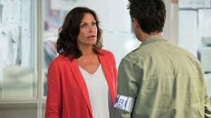 Qui est son compagnon gilles ? The Jacket Coral Leah Soler Astrid Veillon In Tandem S03e03 Spotern