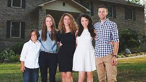 Mom Builds House For Her Family Using Youtube Tutorials Cnn Building For Kids Building A House Build Your Own House