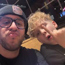 where to get pallets or wood for a fire pit outside in Columbia?