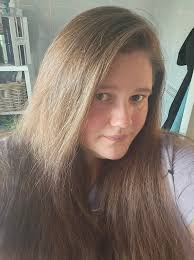 Can someone play with my hair... Not my feelings...😒🤣